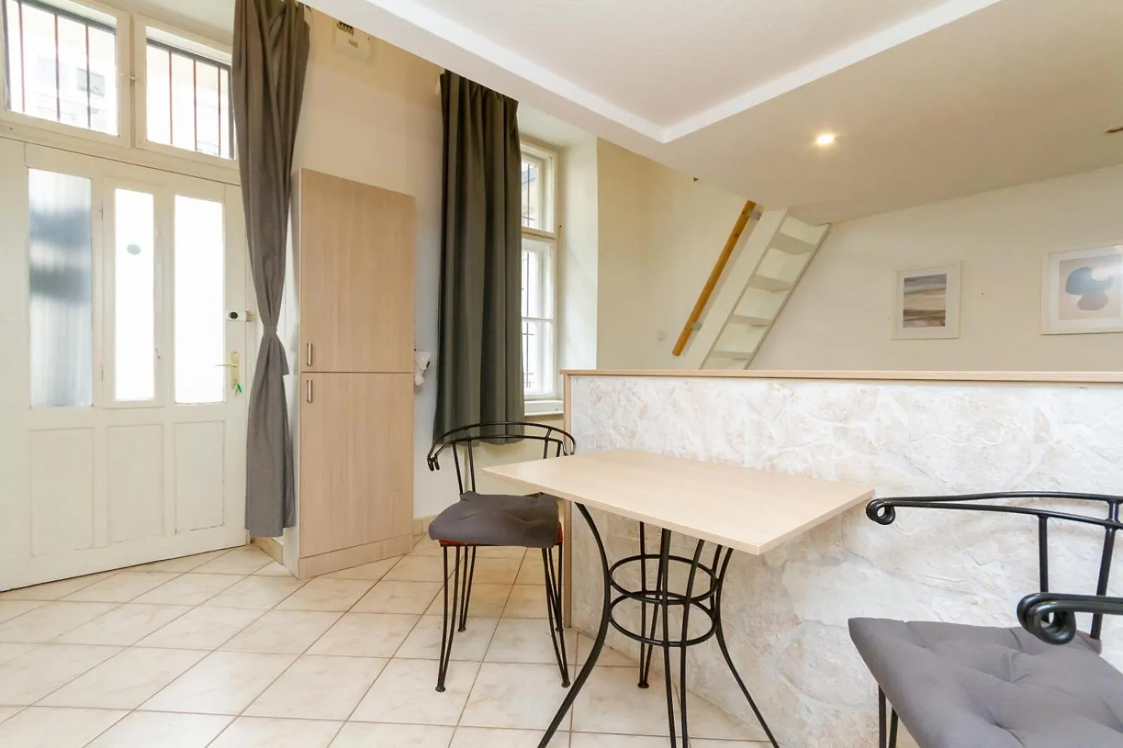 Bee-Happy Apartment Downtown Budapest
